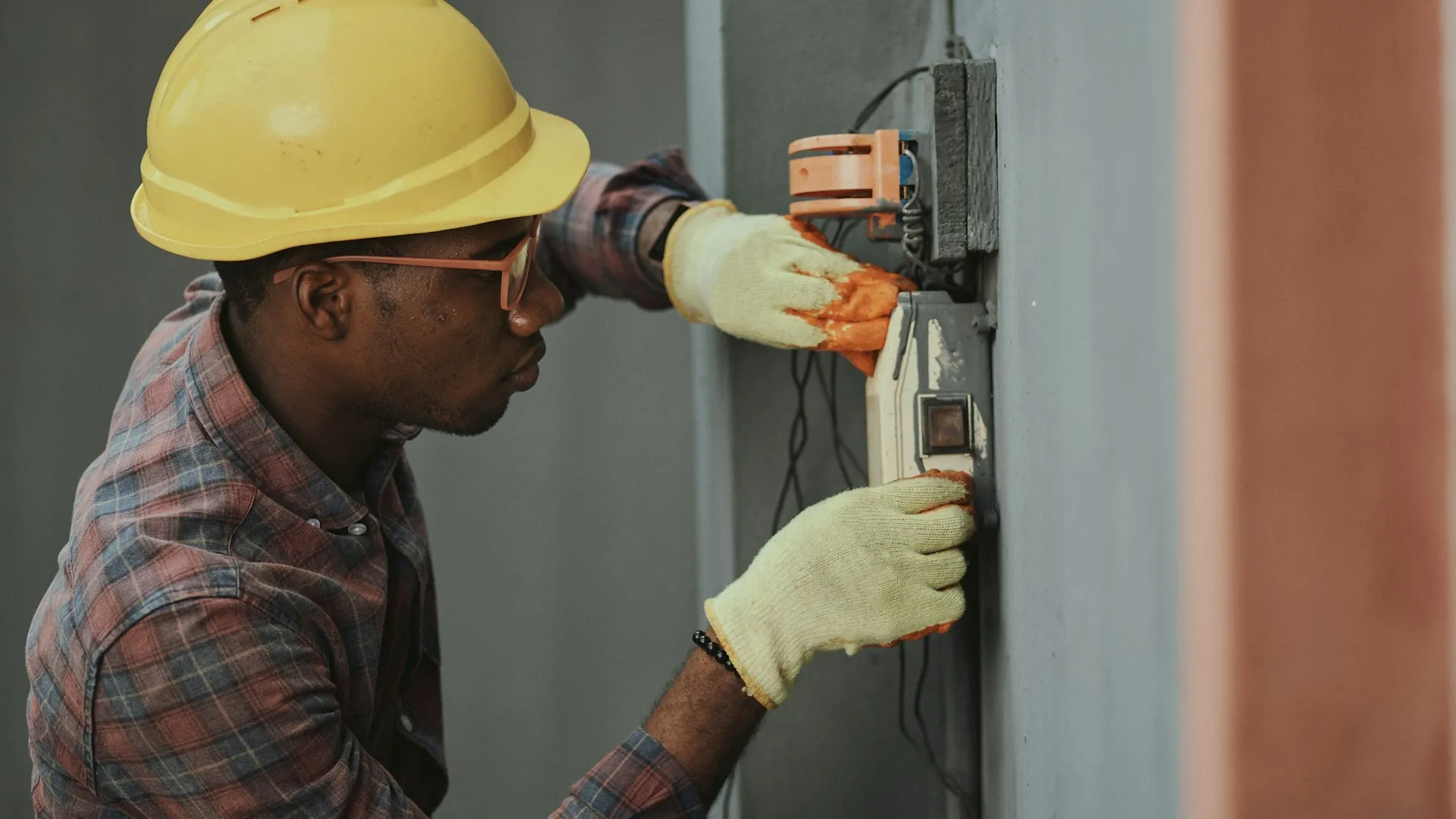 Electrician in Calabasas, CA by Master Construction
